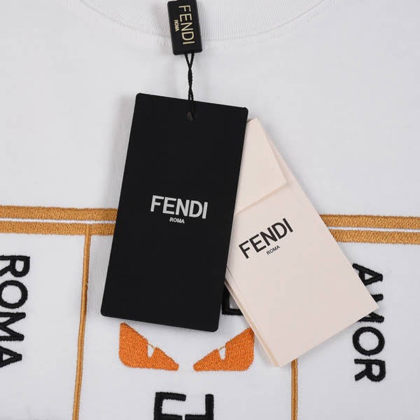 希少 フェンディ 偽物 バッグ バグズ 半袖Tシャツ few26931